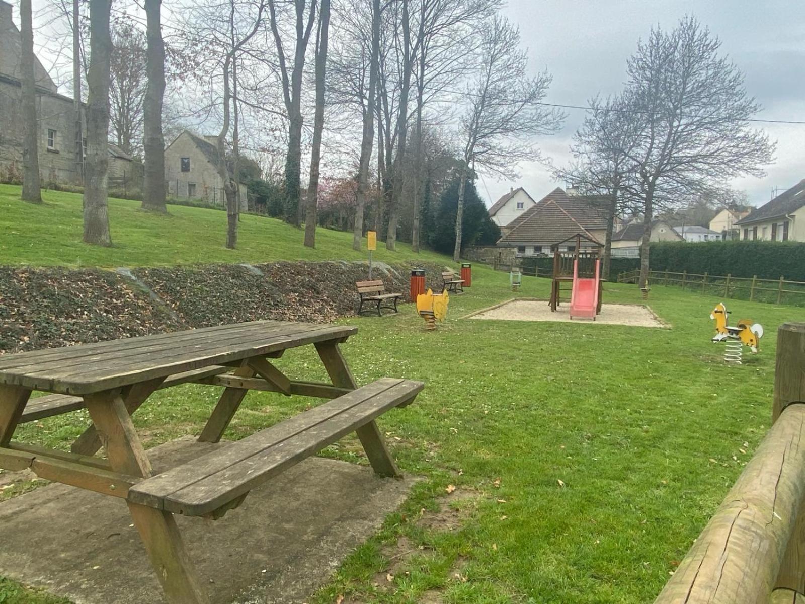 Magnifique Chateau Renove Proche Bourg Grand Parc Belle Terrasse Billard, Ping Pong, Proche Bayeux Et Plages Du Debarquement Tilly-sur-Seulles Екстериор снимка